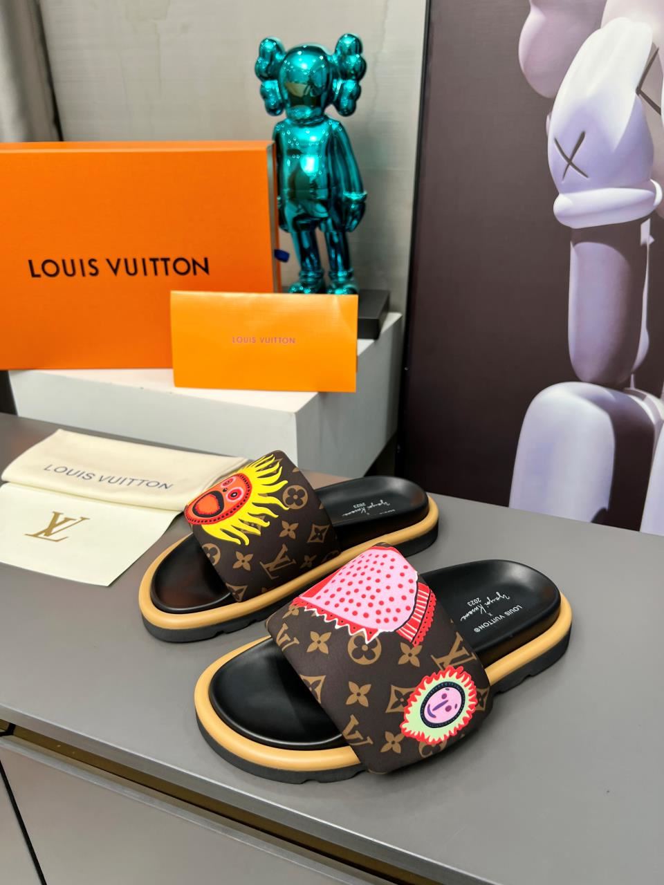 Louis Vuitton Slippers